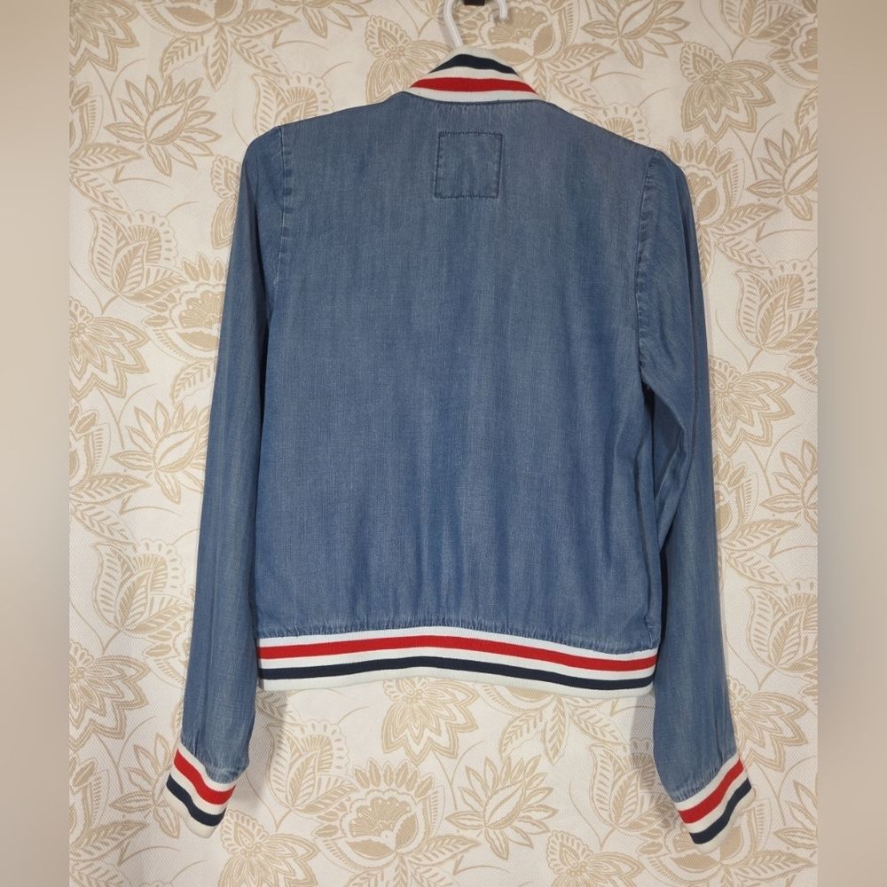 MOSSIMO SUPPLY CO Womens Chambray Denim Bomber Jacket XS Snap Button Pockets EUC - Picture 3 of 10